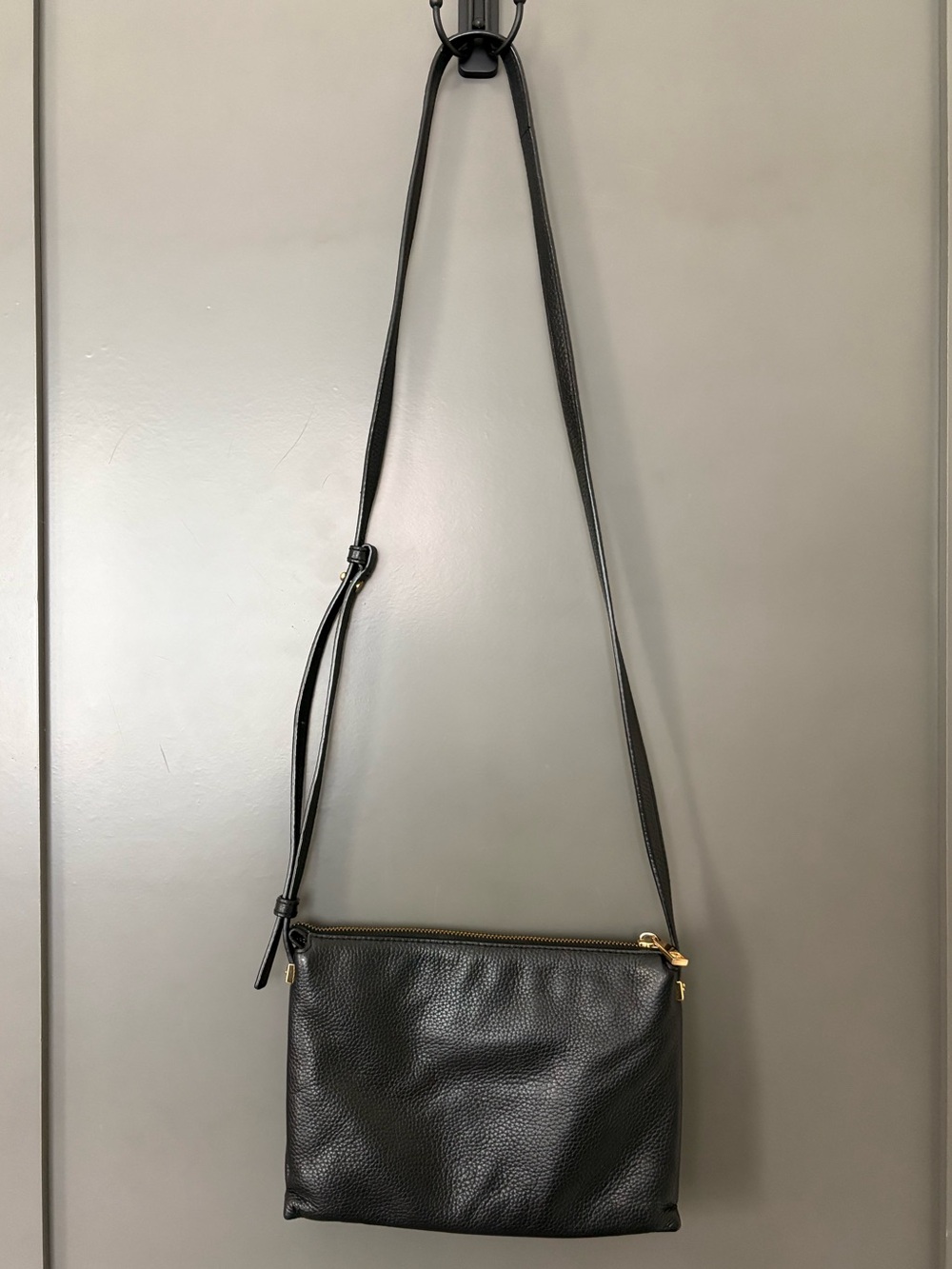 Marc Jacobs Black Pebbled Leather Wallet with Gold Logo - Picture 2 of 8